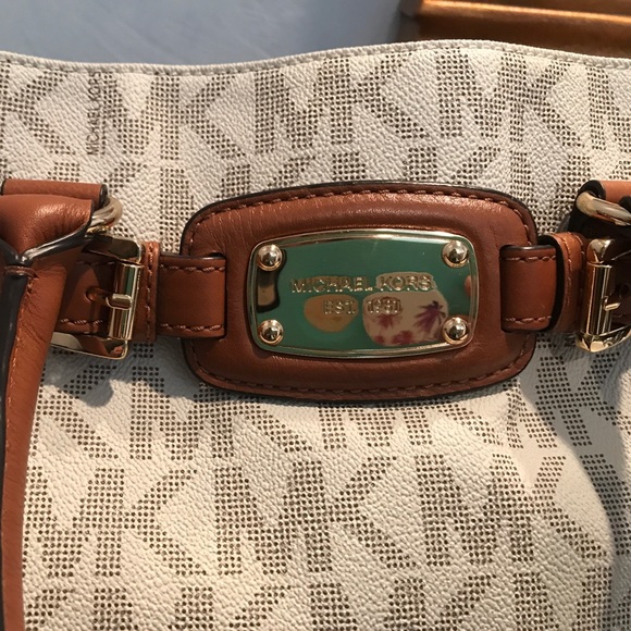 COPY - Michael Kors Medium Hamilton - Picture 2 of 3